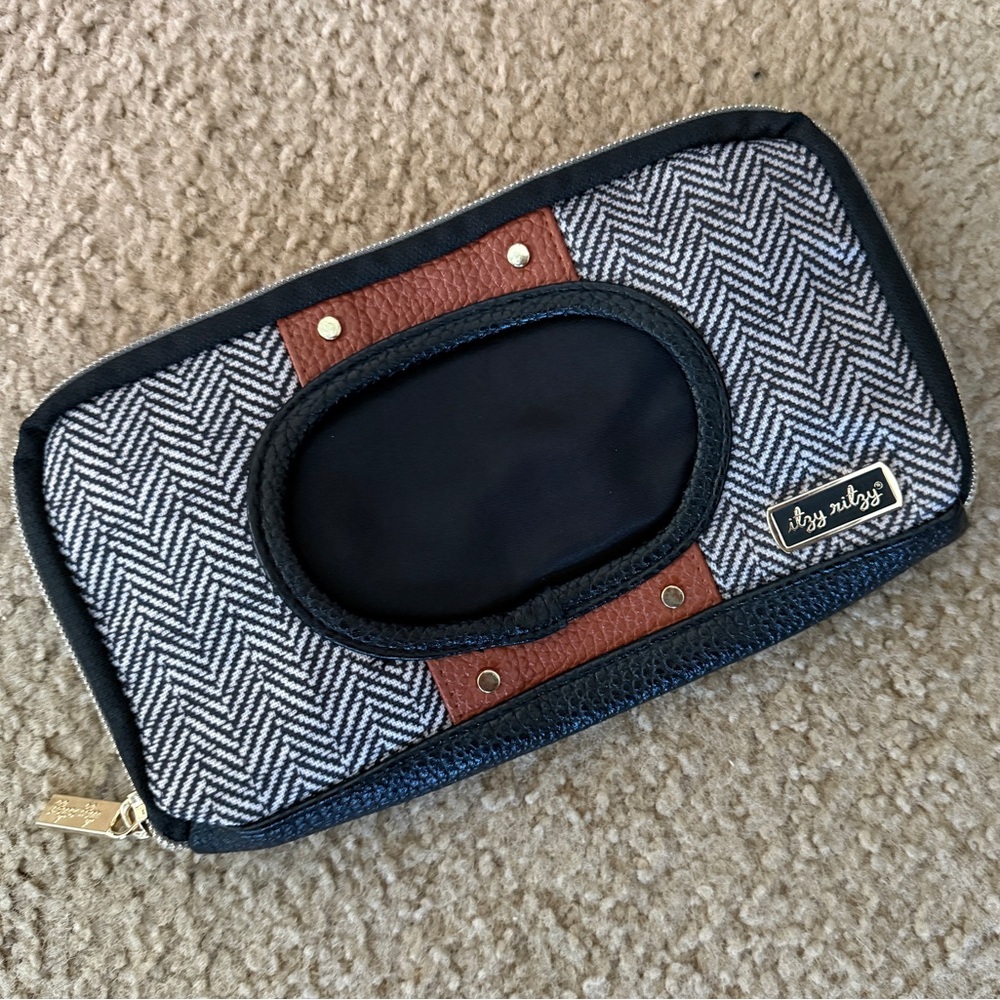 Itsy Ritzy Travel Wipes Case